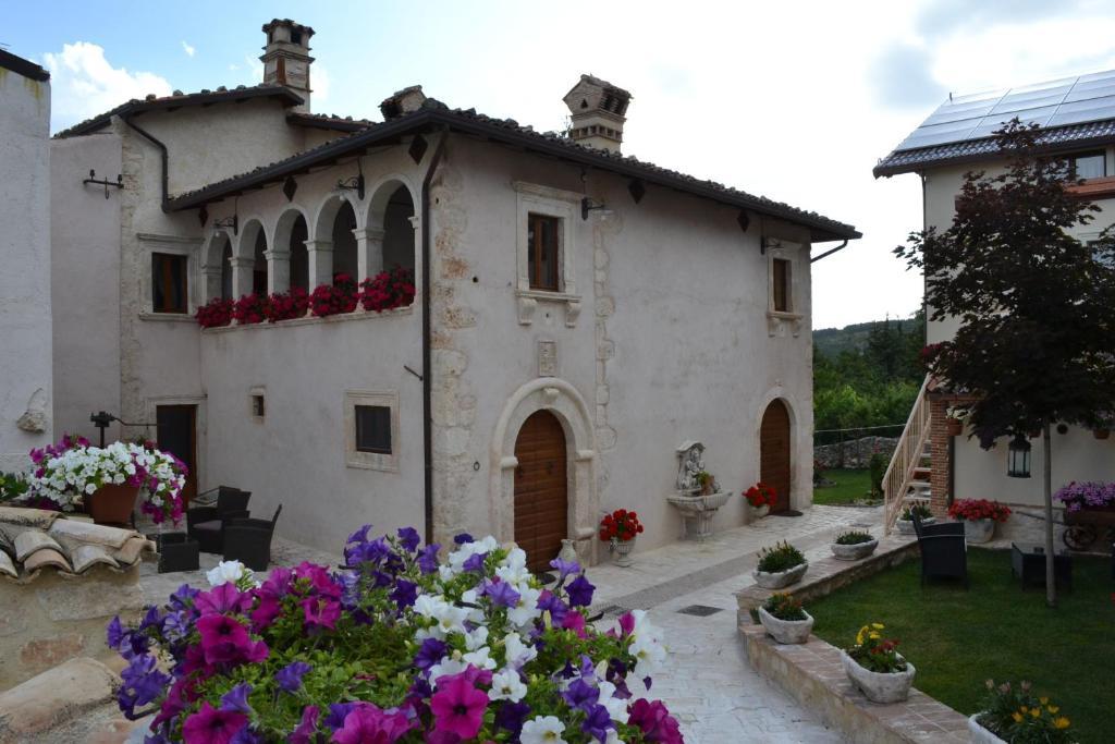 B&B Palazzo La Loggia Barisciano Exterior foto